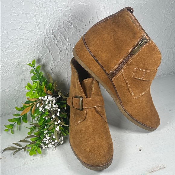 Franco Sarto “Brooke” Suede Wedge Heeled Bootie Side Zip Buckle Accent Size 7 - Picture 2 of 12